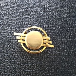 Gold pin
